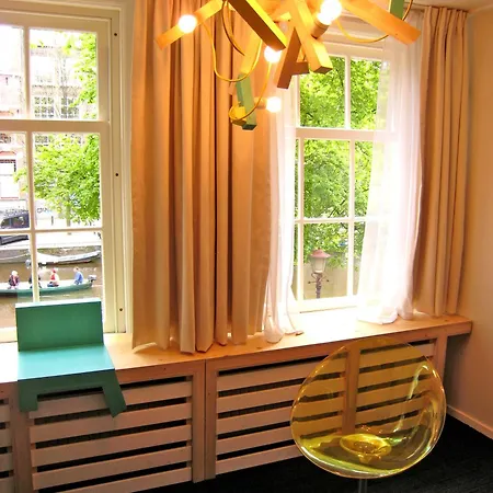 Rosalia's Menagerie Cocktail Bar & Innupstairs 암스테르담