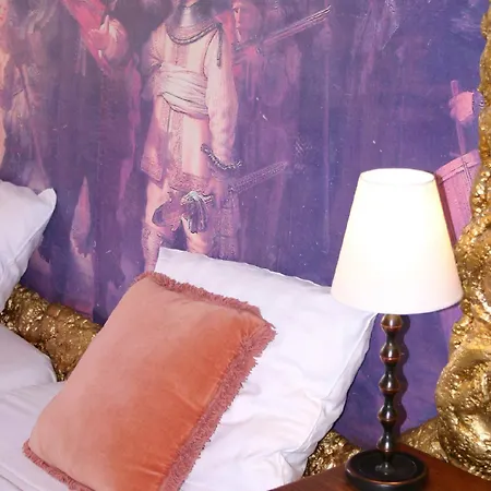 호텔 Rosalia's Menagerie Cocktail Bar & Innupstairs 3*