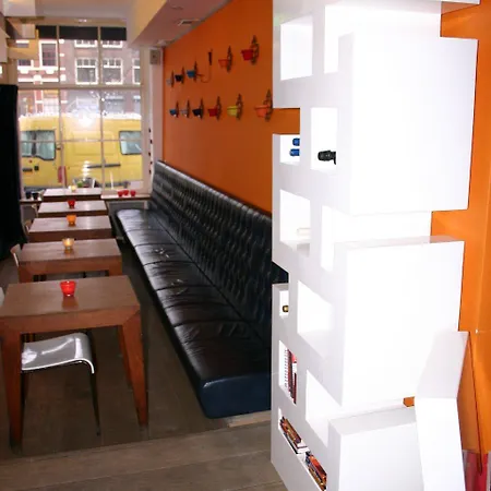 Ξενοδοχείο Rosalia's Menagerie Cocktail Bar & Innupstairs 3*