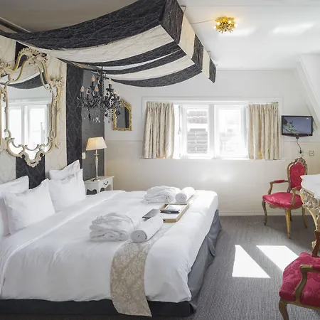 호텔 Rosalia's Menagerie Cocktail Bar & Innupstairs 3*