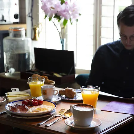 Rosalia's Menagerie Cocktail Bar & Innupstairs 3* 암스테르담