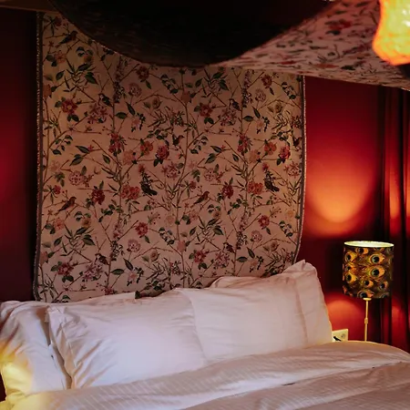 Rosalia's Menagerie Cocktail Bar & Innupstairs 3* Amsterdam