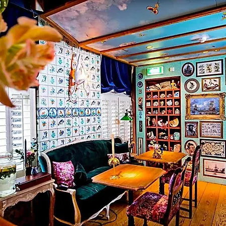 Rosalia's Menagerie Cocktail Bar & Innupstairs Hotel Ámsterdam