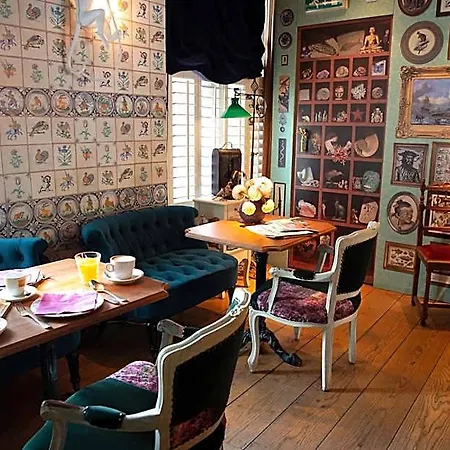 Rosalia's Menagerie Cocktail Bar & Innupstairs Hotel 3*