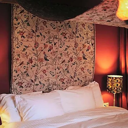 Rosalia's Menagerie Cocktail Bar & Innupstairs Hotel Amsterdam