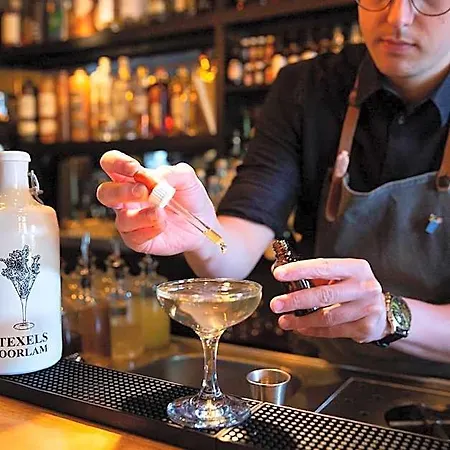 Rosalia's Menagerie Cocktail Bar & Innupstairs ホテル