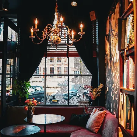 Hotel Rosalia's Menagerie Cocktail Bar & Innupstairs