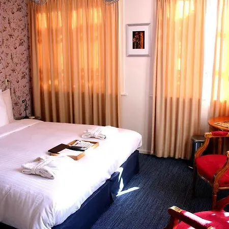 Rosalia's Menagerie Cocktail Bar & Innupstairs