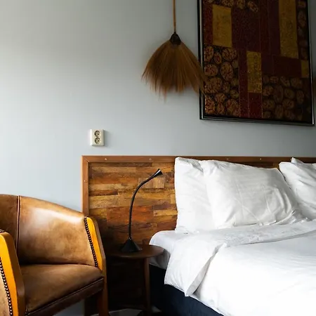 Rosalia's Menagerie Cocktail Bar & Innupstairs 3* 암스테르담