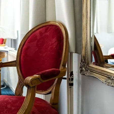 Rosalia's Menagerie Cocktail Bar & Innupstairs