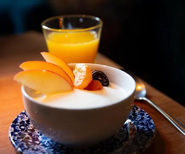 Rosalia's Menagerie Cocktail Bar & Innupstairs Hotel