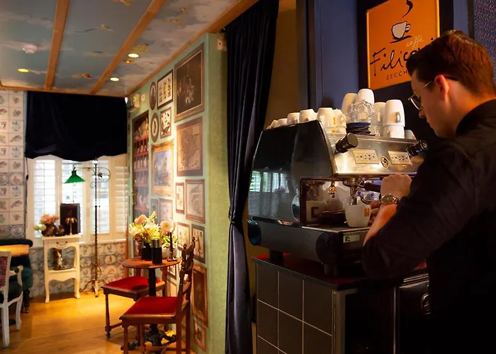 Hotel Rosalia's Menagerie Cocktail Bar & Innupstairs 3*