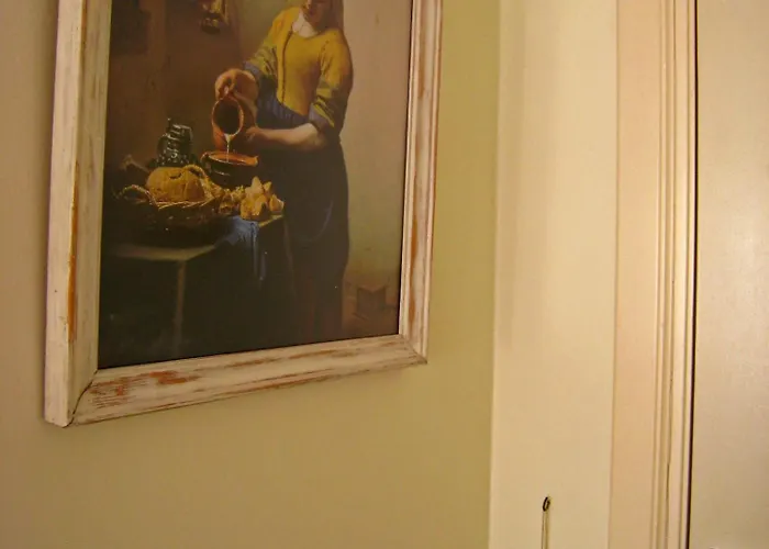 Hotel Rosalia's Menagerie Cocktail Bar & Innupstairs