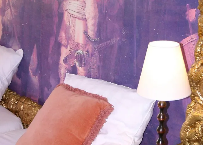 Hotel Rosalia's Menagerie Cocktail Bar & Innupstairs 3*