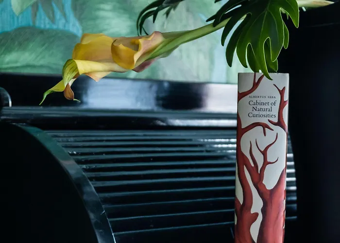 Rosalia's Menagerie Cocktail Bar & Innupstairs Hotel