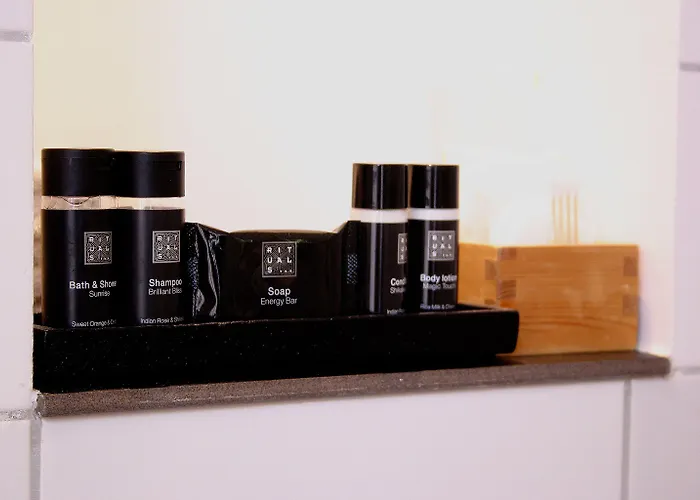 Rosalia's Menagerie Cocktail Bar & Innupstairs Amsterdam