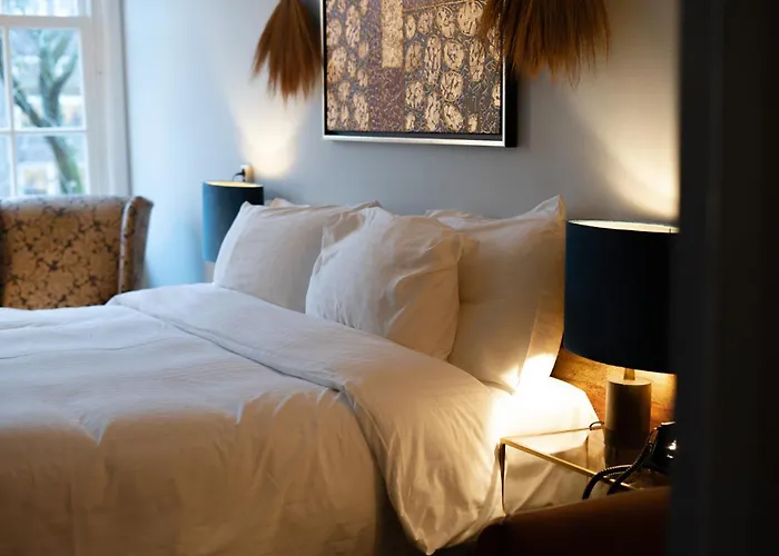 Rosalia's Menagerie Cocktail Bar & Innupstairs 3*