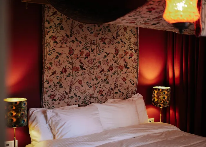 Rosalia's Menagerie Cocktail Bar & Innupstairs 3* Amsterdam