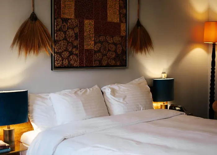 Rosalia's Menagerie Cocktail Bar & Innupstairs 3*