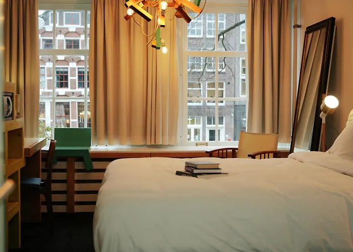 Rosalia's Menagerie Cocktail Bar & Innupstairs Hotel 3*