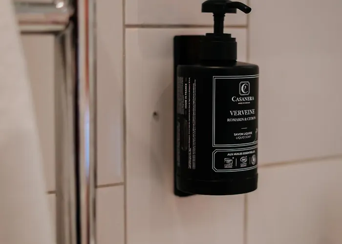 Rosalia's Menagerie Cocktail Bar & Innupstairs Hotel Amsterdam