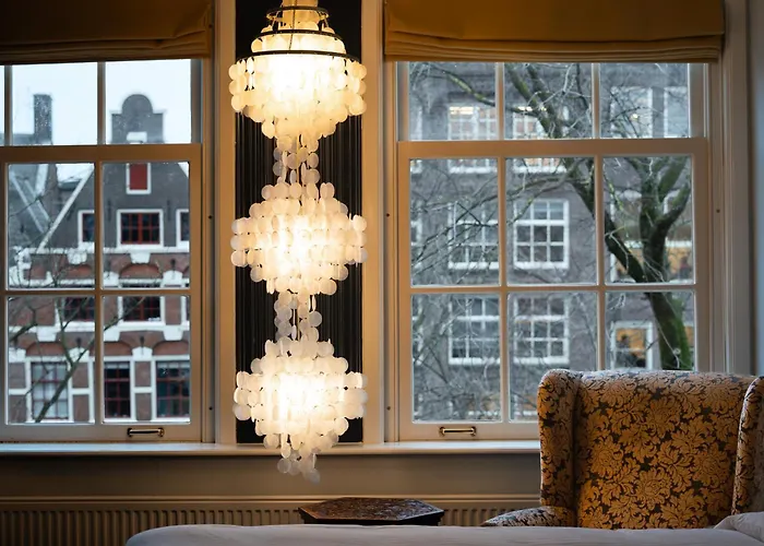 Rosalia's Menagerie Cocktail Bar & Innupstairs 3*