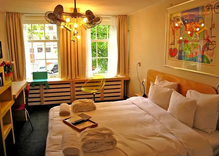 Hotel Rosalia's Menagerie Cocktail Bar & Innupstairs 3*