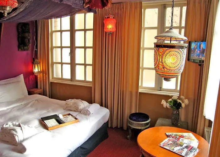 Rosalia's Menagerie Cocktail Bar & Innupstairs Hotel 3*