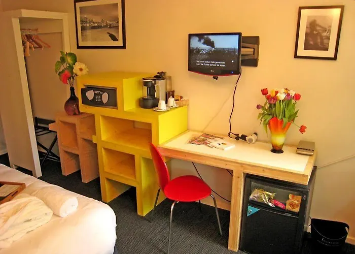 Rosalia's Menagerie Cocktail Bar & Innupstairs 3*