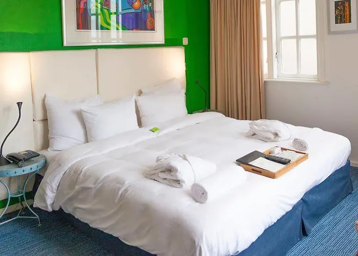 Hotel Rosalia's Menagerie Cocktail Bar & Innupstairs 3*