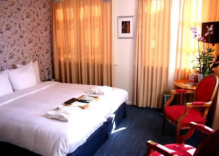 Rosalia's Menagerie Cocktail Bar & Innupstairs