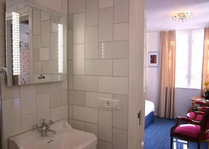 Rosalia's Menagerie Cocktail Bar & Innupstairs Hotel Amsterdam