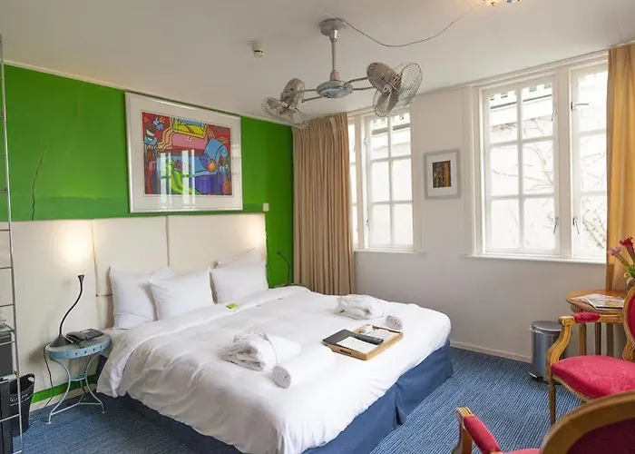 Rosalia's Menagerie Cocktail Bar & Innupstairs 3*