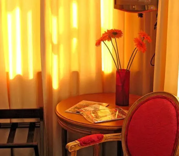 Rosalia's Menagerie Cocktail Bar & Innupstairs 3*