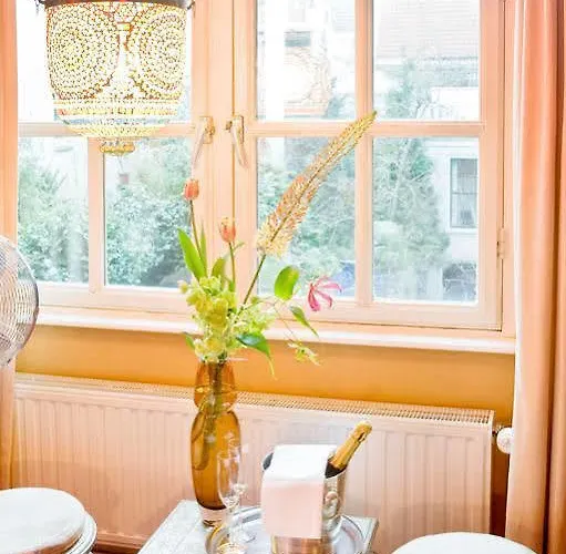 Hotel Rosalia's Menagerie Cocktail Bar & Innupstairs