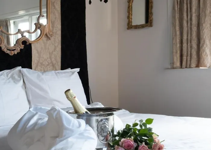 Hotel Rosalia's Menagerie Cocktail Bar & Innupstairs Amsterdam