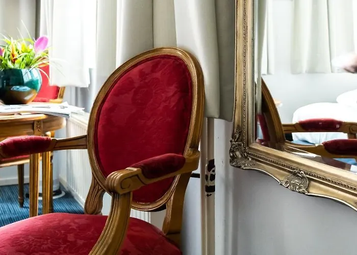 Rosalia's Menagerie Cocktail Bar & Innupstairs