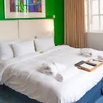Hotel Rosalia's Menagerie Cocktail Bar & Innupstairs 3*