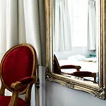 Hotel Rosalia's Menagerie Cocktail Bar & Innupstairs 3*