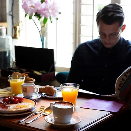 ホテル Rosalia's Menagerie Cocktail Bar & Innupstairs アムステルダム