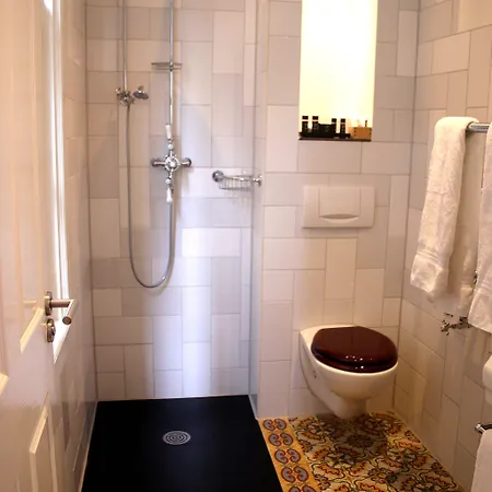 ホテル Rosalia's Menagerie Cocktail Bar & Innupstairs